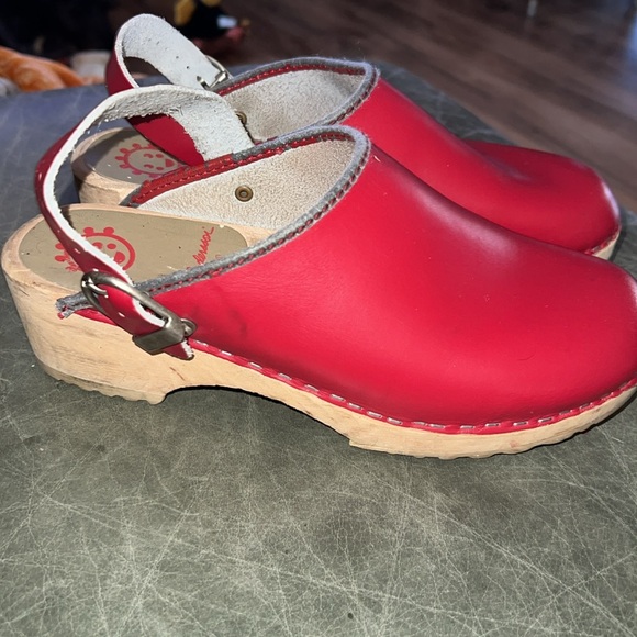 Hanna Anderson Red Clogs - Picture 8 of 10